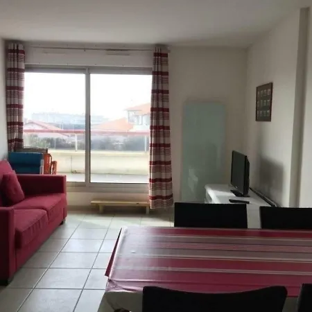 Les Terrasses De Marbella : Vacances Avec Terrasse Apercu Mer A 300m Des Plages Biarritz